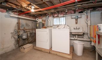 33 Slocum St, Newport, RI 02840