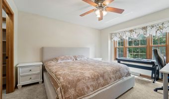 228 E THORNBROOK Ln, Appleton, WI 54913