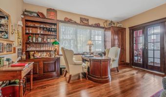 33 S Bay Ave, Amityville, NY 11701