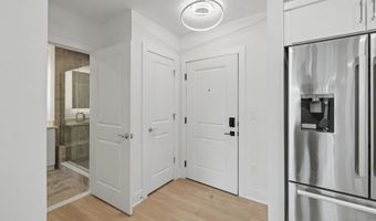 701 N HENRY St 213, Alexandria, VA 22314