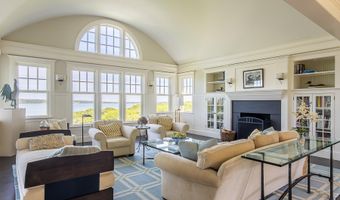 7 Clay Pit Ln, Aquinnah, MA 02535