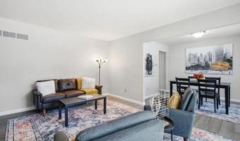 893 Oklahoma Ave, Ballwin, MO 63021