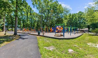 11 BURR HILL Dr, Berlin, MD 21811