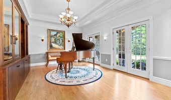 324 Meadowbrook Country Club Est, Ballwin, MO 63011