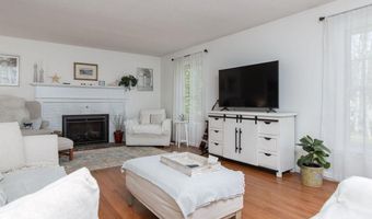 10 Greenbriar Ln, Amherst, NH 03031