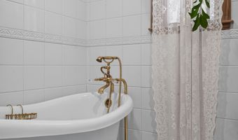 82 W 34TH St, Bayonne, NJ 07002