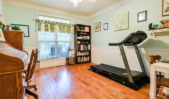 283 Creekside Dr, Arnoldsville, GA 30619