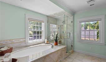 51 Ayrault St, Newport, RI 02840