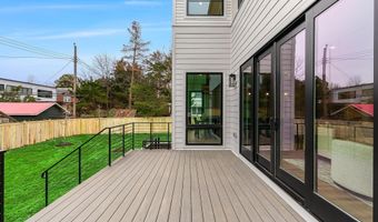 809 N KENMORE St, Arlington, VA 22201