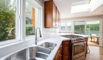 100 N Lake Shore Dr, Brookfield, CT 06804