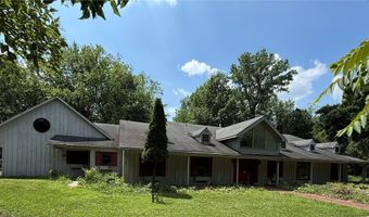 6400 Juniper Dr, Amherst, OH 44001