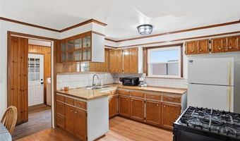 918 Columbia St, Algonac, MI 48001