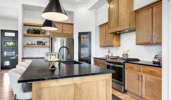 1605 N Lakeside Dr, Andover, KS 67002