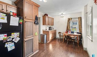 208 S 3rd St, Beresford, SD 57004