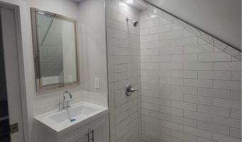 230 Garfield Ave 3rd floor, Bridgeport, CT 06606