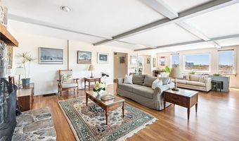124 Houston Ave, Narragansett, RI 02882