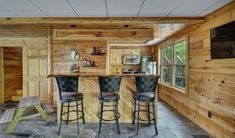 5257 Brookshire Dr, Almont, MI 48003