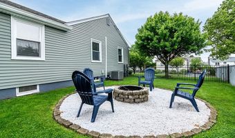 212 S Spruce St, East Providence, RI 02914