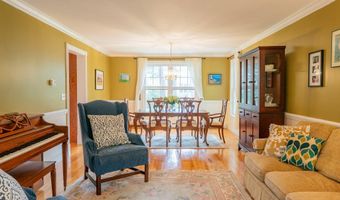 24 Surrey Ln, Falmouth, ME 04105