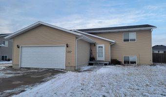 1014 Ash Ln, Aberdeen, SD 57401