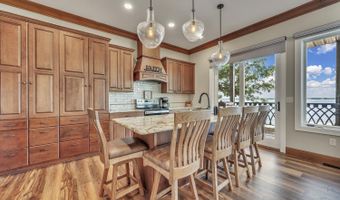 325 Lakeshore Dr, Arnolds Park, IA 51331