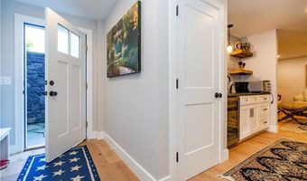 15 Castle St 9, East Greenwich, RI 02818