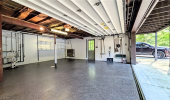 6409 Old Wood Rd, Ashtabula, OH 44004