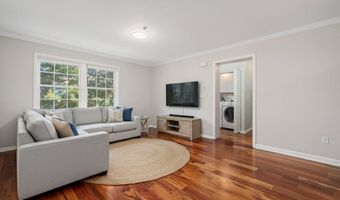 231 Maple Ave 204, Newport, RI 02840