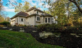 679 Deep Woods Dr, Aurora, OH 44202