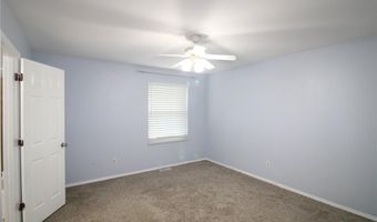 912 Oakwood Farms Ln, Ballwin, MO 63021