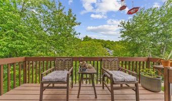 10 Stonyridge Dr, Bayonne, NJ 07035
