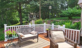 16 Leonard Dr, North Smithfield, RI 02896