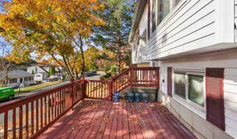 35 Fleetwood Dr, Danbury, CT 06810