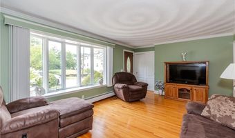 3 Ostend St, Johnston, RI 02919