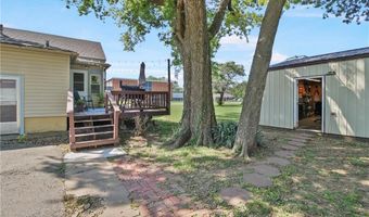 911 E 5th St, Altamont, KS 67330