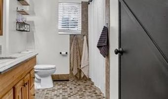426 N Main St, Almont, MI 48003
