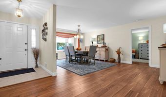8 Eagle Dr, Bayville, NJ 08721