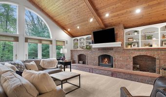 326 Greentree Ln NE, Ada, MI 49301