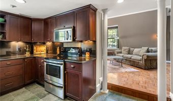 6 Howe Ave 8, Newport, RI 02840