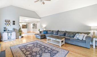 84 Juniper Cir, Auburn, NH 03032