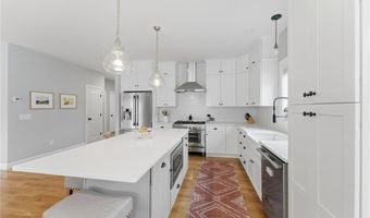46 Somerset Cir, North Kingstown, RI 02852