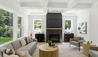 8202 MOCKINGBIRD Dr, Annandale, VA 22003