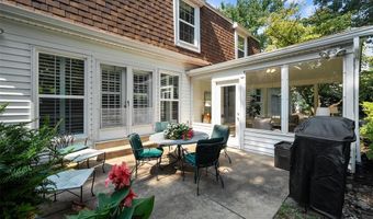 1217 Du Motier Dr, Ballwin, MO 63011