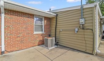 9862 Glenmont Dr, Affton, MO 63123