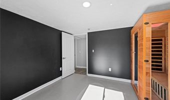 1301 N Main St, Amherst, OH 44001