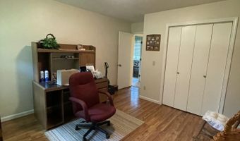 2105 Oakridge Dr, Ava, MO 65608