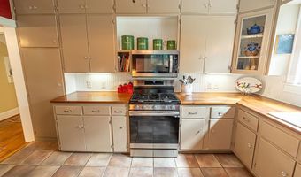 461 Circle Dr, Abingdon, VA 24210