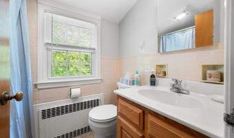 10 Hilltop Rd, East Lyme, CT 06357