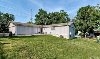 1211 Big Bend Rd, Ballwin, MO 63021