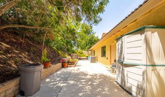 27555 Freetown Ln, Agoura Hills, CA 91301